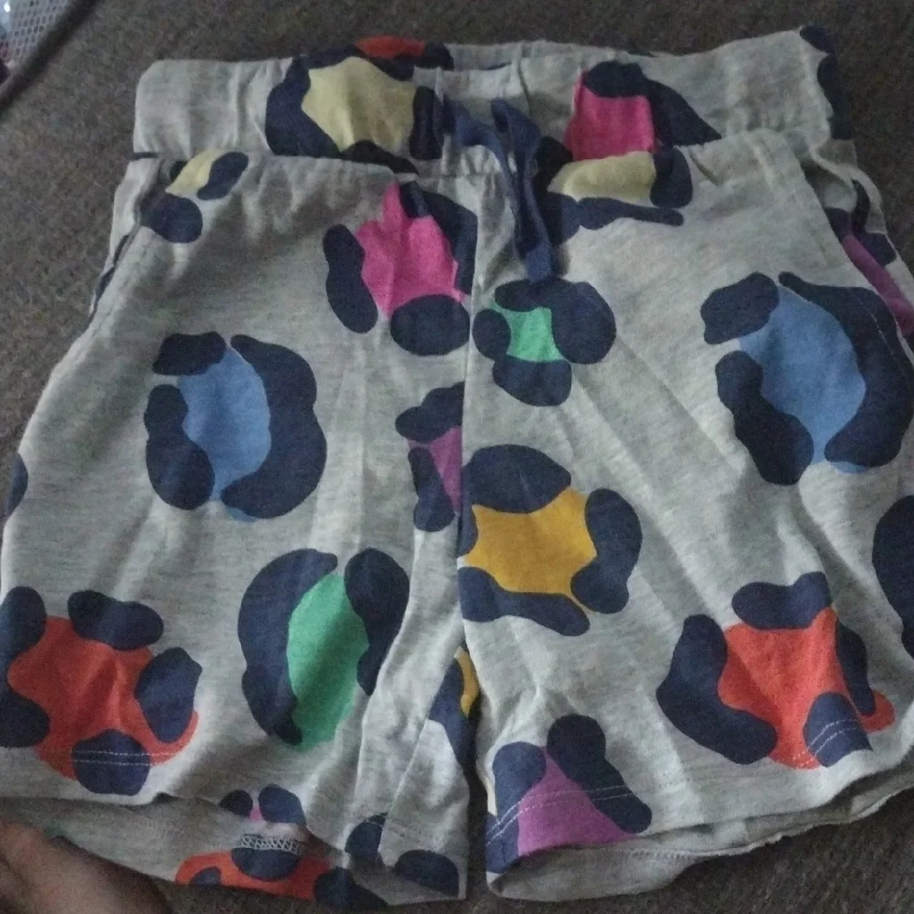 Vibrant Spotted Zebra Kids Shorts – Multicolor Pattern, Size 6/7 - Picture 2 of 5